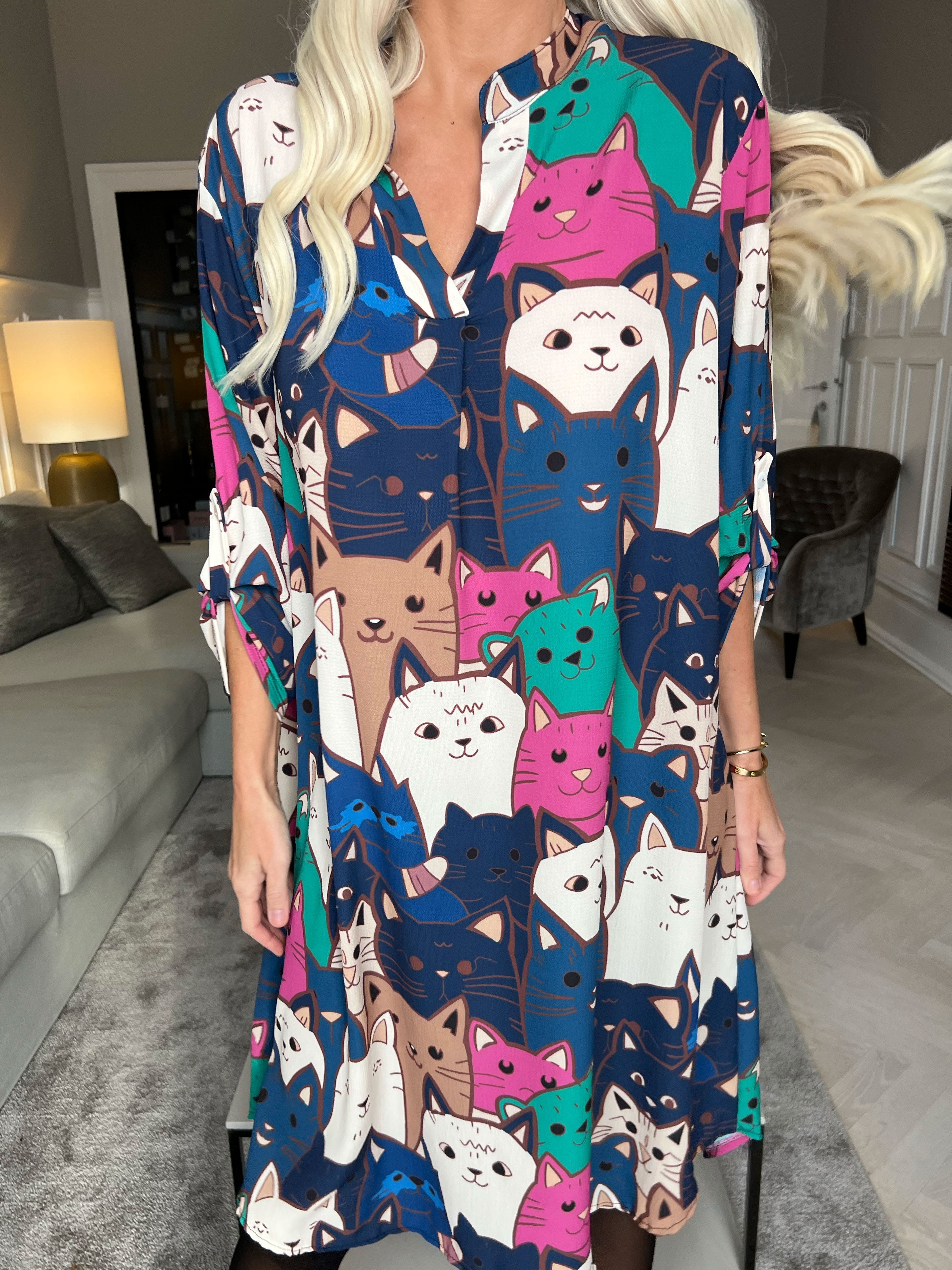 Vanesa Cat Long - Lätt och luftig klänning i kattmönster